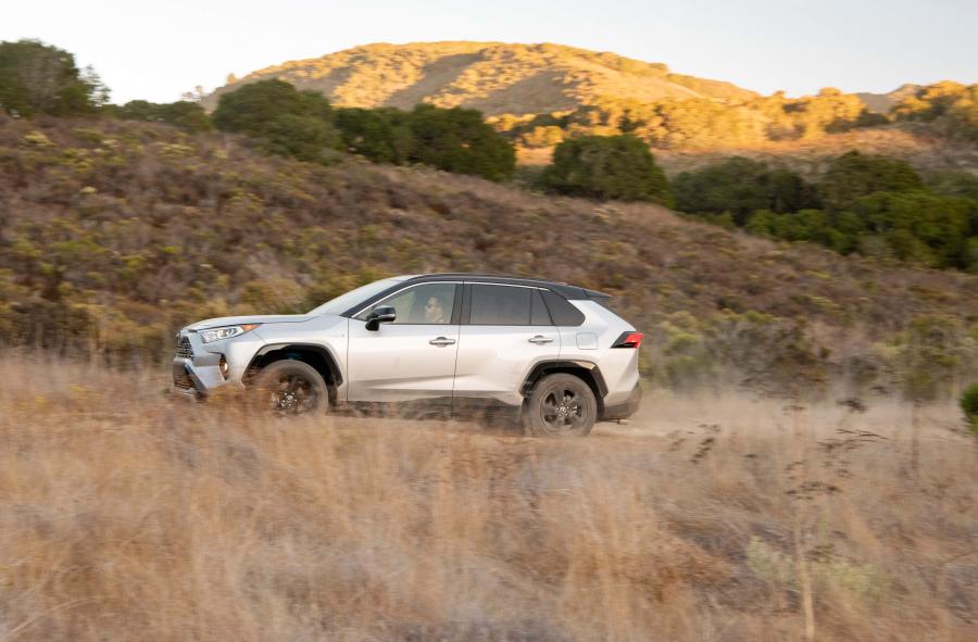  Toyota RAV4 XSE Hybrid 2018 года  (NA) (фото 41 из 71)